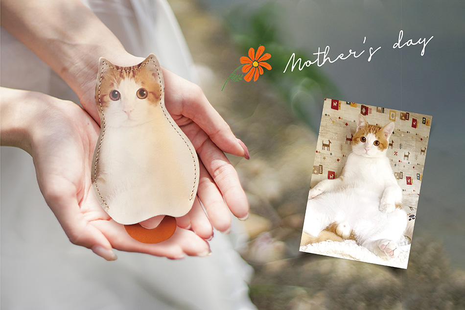猫好きのお母さんに、愛猫の写真でつくる本革キーケース - 名入れ革